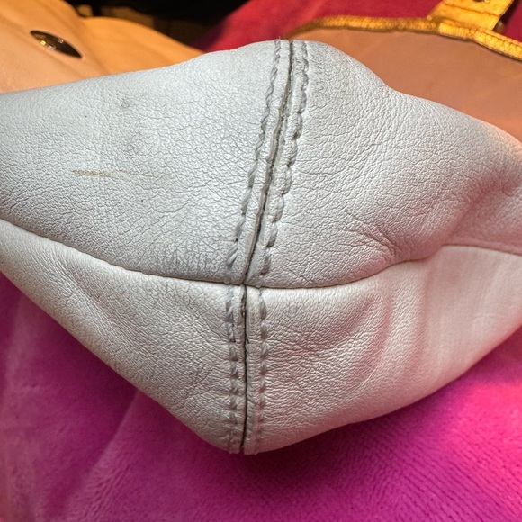 Coach Soho Y2K White Soho line Leather Buckle Flap Bag W oversized Coach Tag EUC - Picture 12 of 13